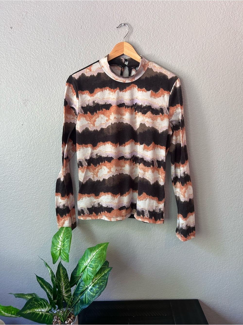 Striped Long Sleeve Crewneck Top in Black, White & Tan Trendy Streetwear Size XL